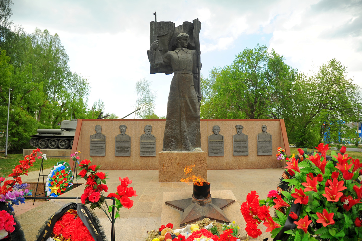 Сквер Победы в городе Верхний Уфалей напомнил о судьбе одного из Героев Советского Союза