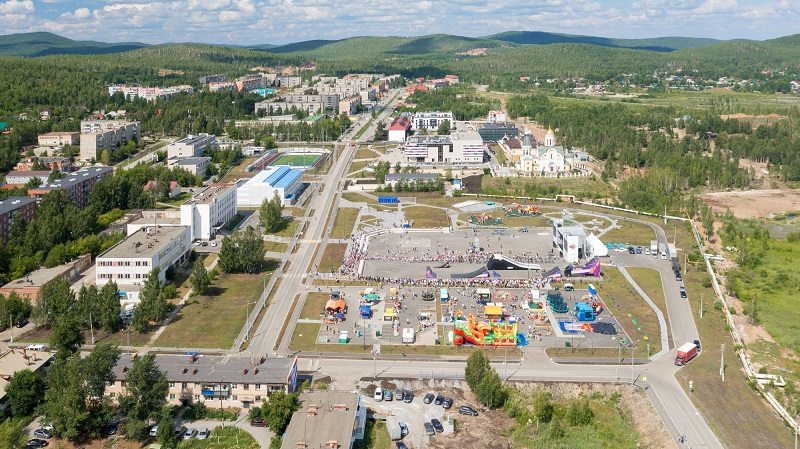 Карабаш. Центральная площадь и храм Иоанна Златоуста