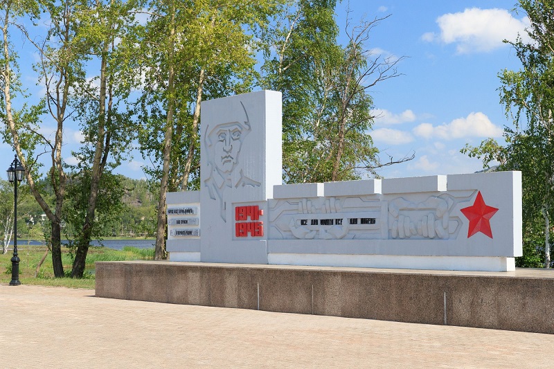 Мемориал Славы и памятник Александру Сугоняеву. Фото: РМК