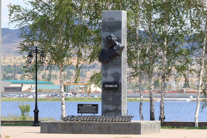 Мемориал Славы и памятник Александру Сугоняеву. Фото: РМК
