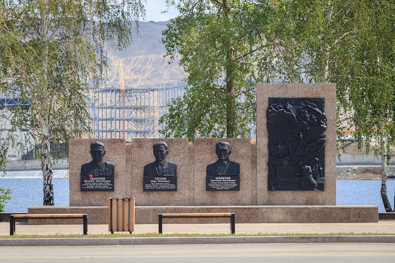 Мемориал Славы и памятник Александру Сугоняеву. Фото: РМК