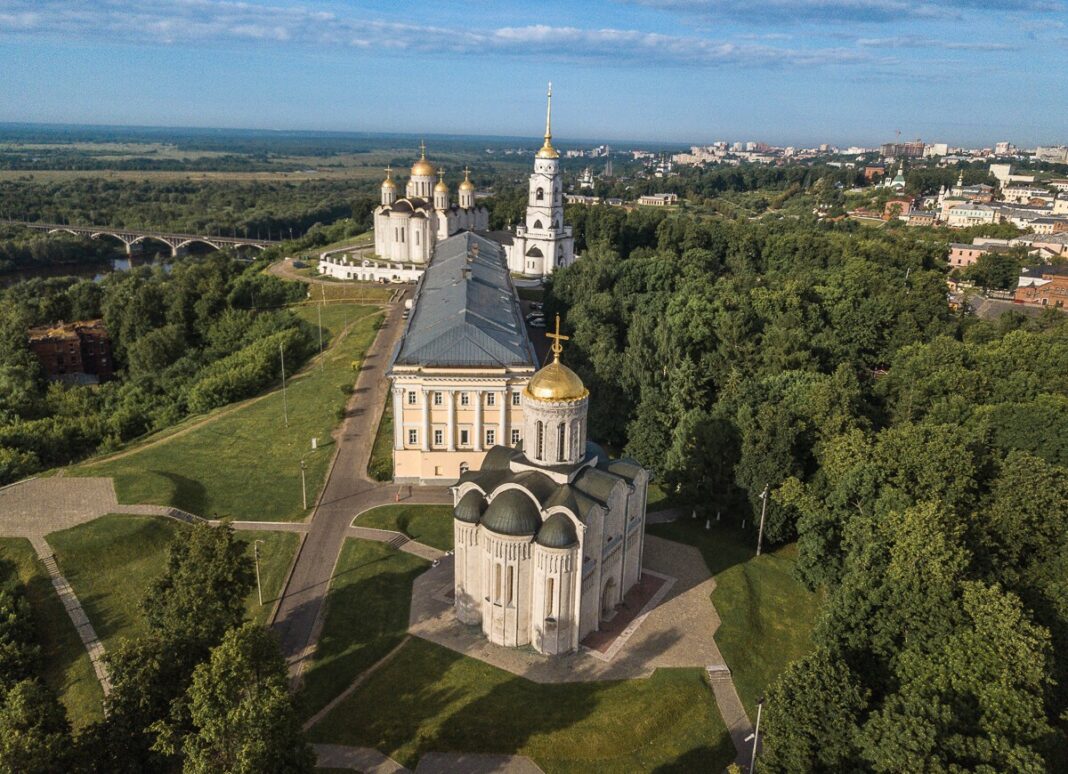 Дмитриевский собор во Владимире, вид сверху