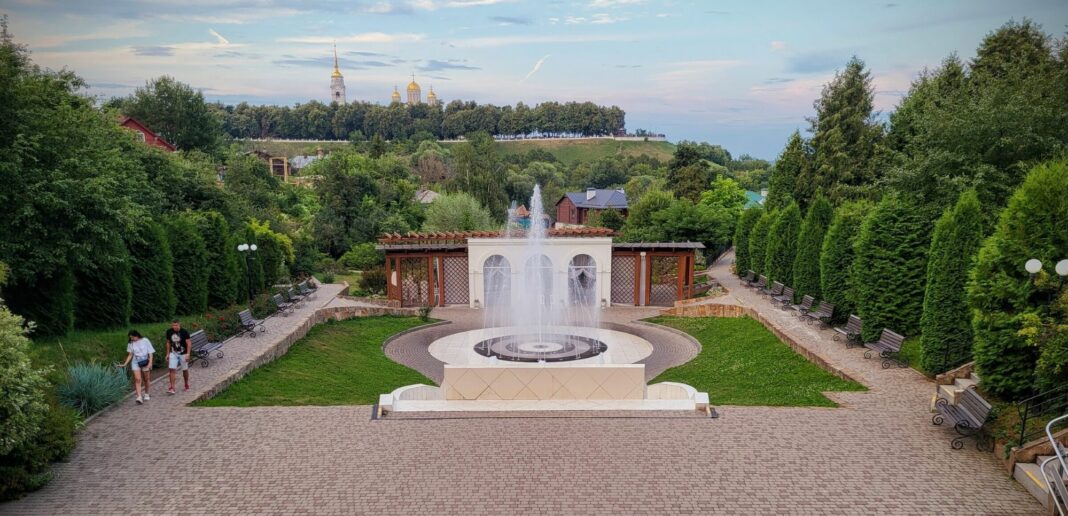 Патриарший сад во Владимире