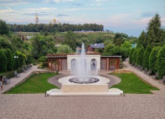 Патриарший сад во Владимире