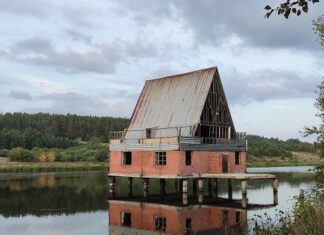 Дом на воде в Свердловской области: таинственная достопримечательность в селе Новопышминское
