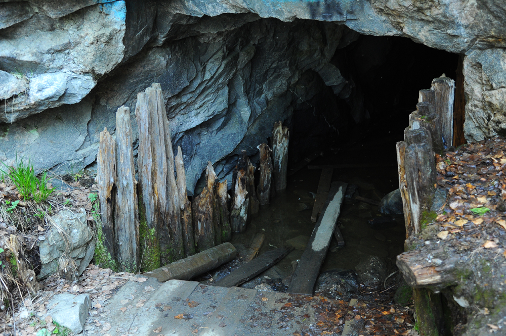 Слюдорудник: спуск к пещере и подъем на смотровую площадку