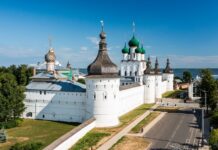 Ростов Великий: белые стены и синяя гладь