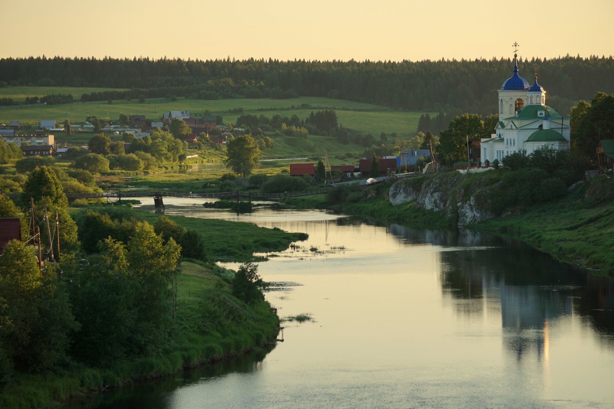 Барахолка сылва. Село Слобода на реке Чусовая. Село Слобода Чусовая Церковь. Село Слобода Чусовая мост.