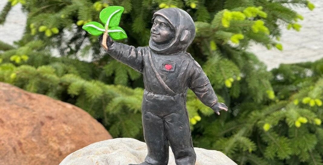 Космонавтик Белороска (№12) Космонавтик Белороска (№12)