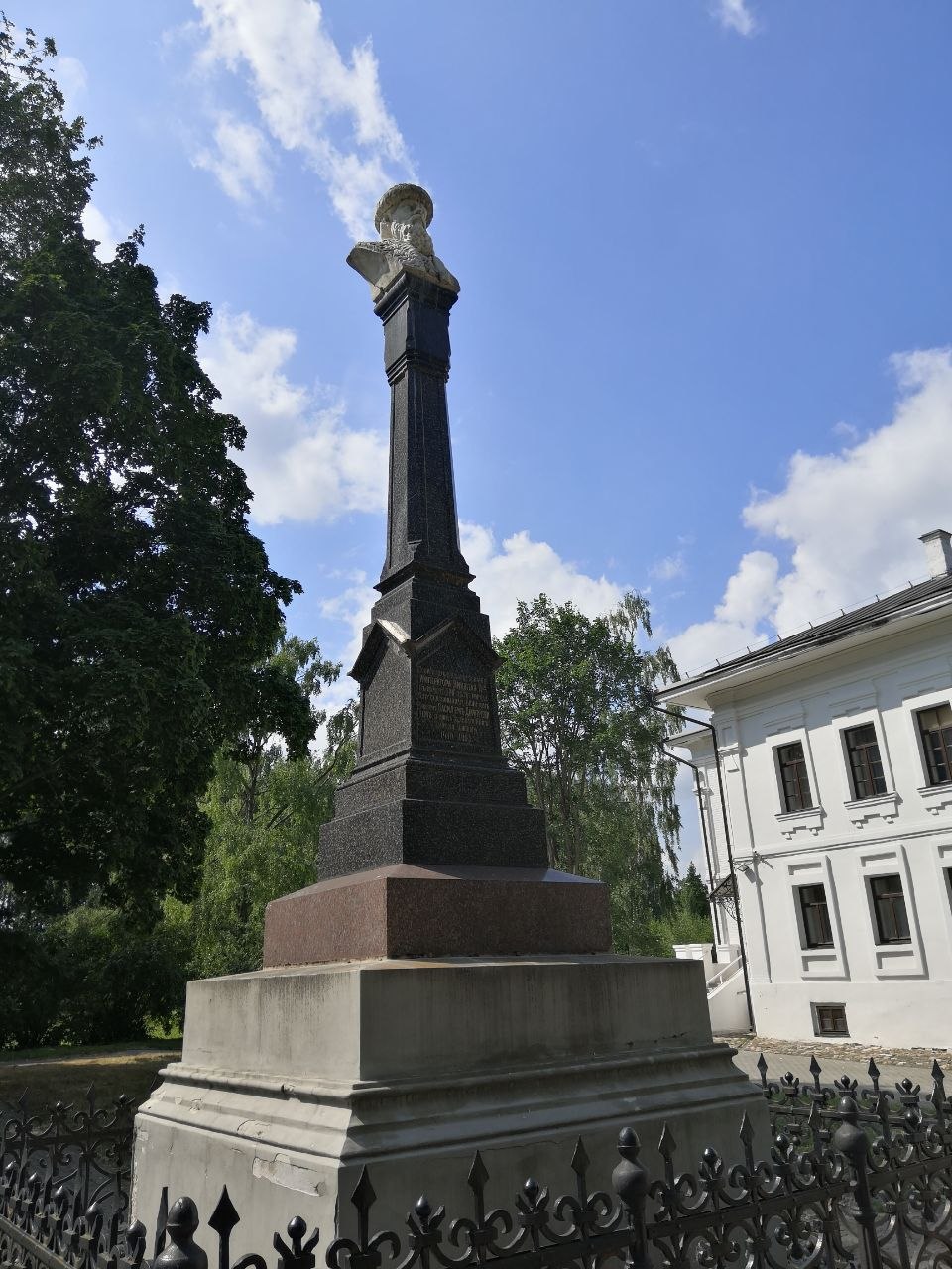 Присутственные места