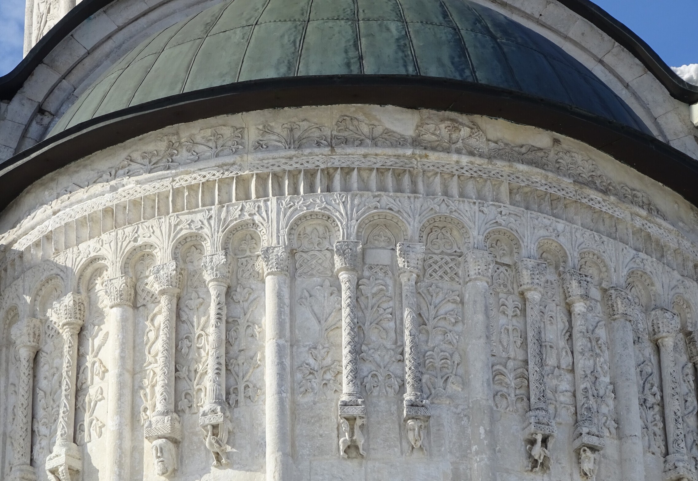 Дмитриевский собор во Владимире, мелкие фигуры