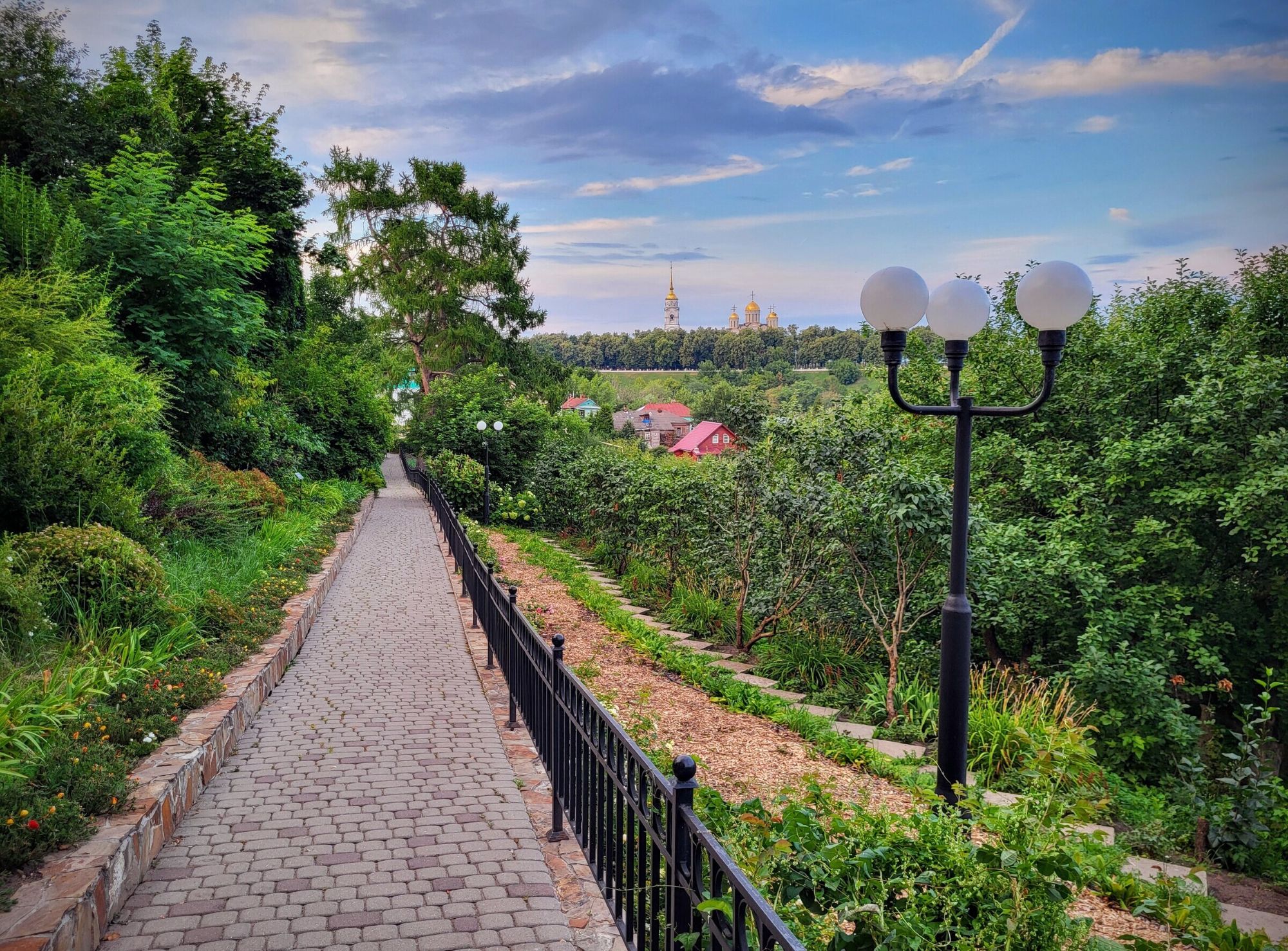 Патриарший сад во Владимире