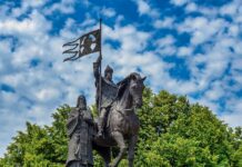 Памятник крестителям Владимирской земли