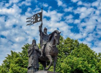 Памятник крестителям Владимирской земли