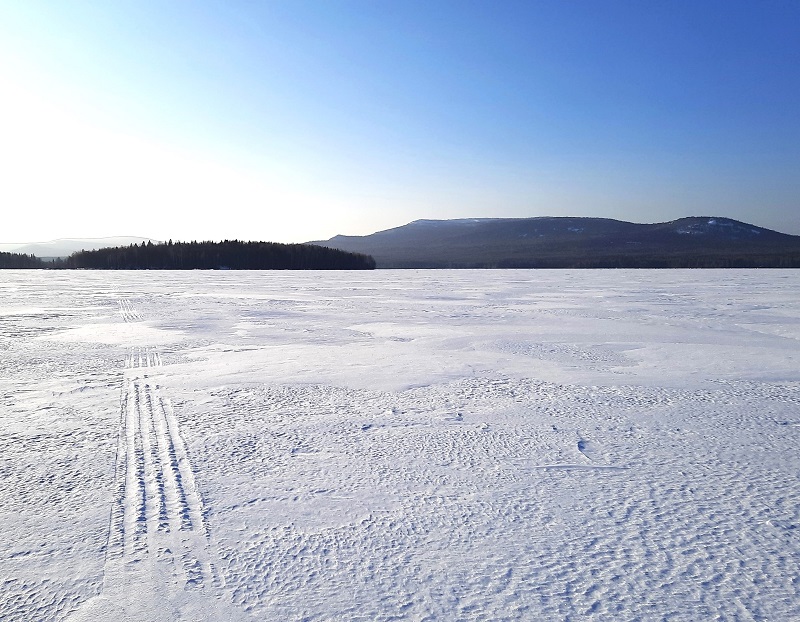 Через пруд на лыжах. 2025 г.