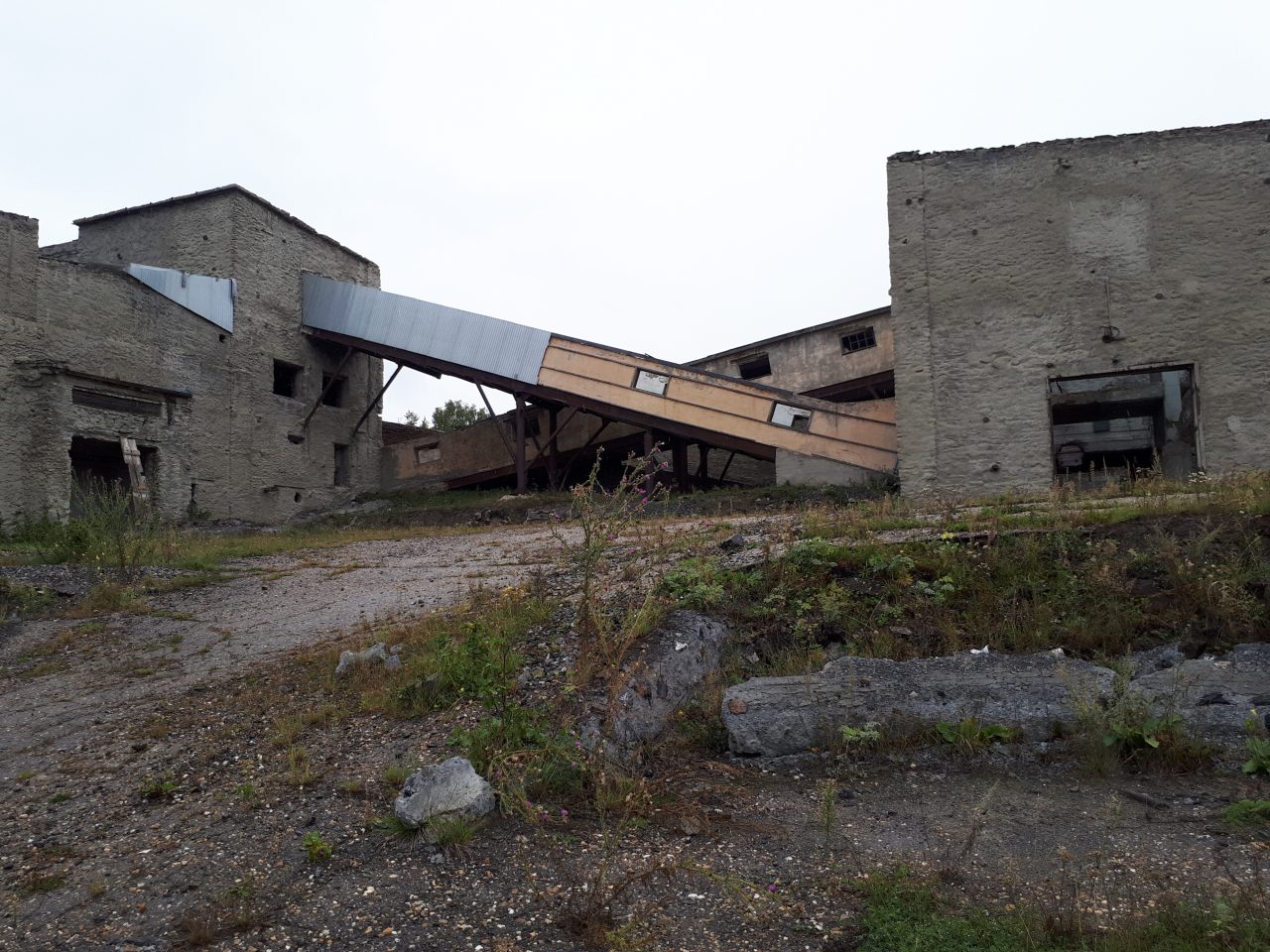 Село Миндяк: заброшенные шахты, карьеры и руины комбината