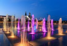 Караба́ш: больше, чем просто промышленный город Карабаш. Центральная площадь и храм Иоанна Златоуста. Фото: «Карабашмедь»