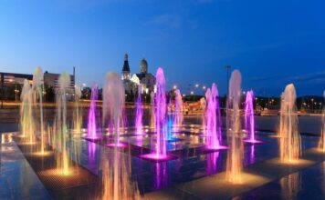 Караба́ш: больше, чем просто промышленный город Карабаш. Центральная площадь и храм Иоанна Златоуста. Фото: «Карабашмедь»