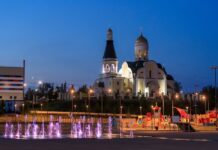 Карабаш. Центральная площадь и храм Иоанна Златоуста Карабаш. Центральная площадь и храм Иоанна Златоуста