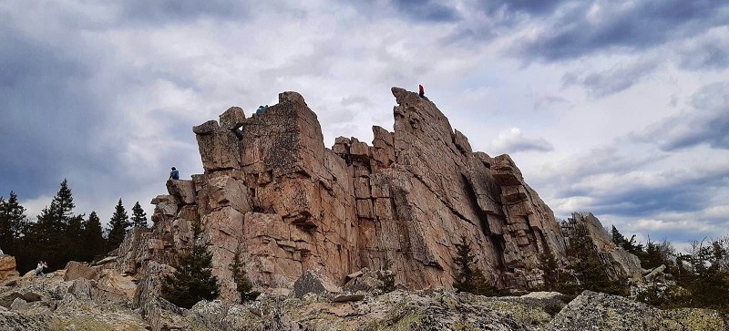 Хребет и гора Юрма. Фото: Александр Гусев / https://alexangusev.ru/ Хребет и гора Юрма. Фото: Александр Гусев / https://alexangusev.ru/
