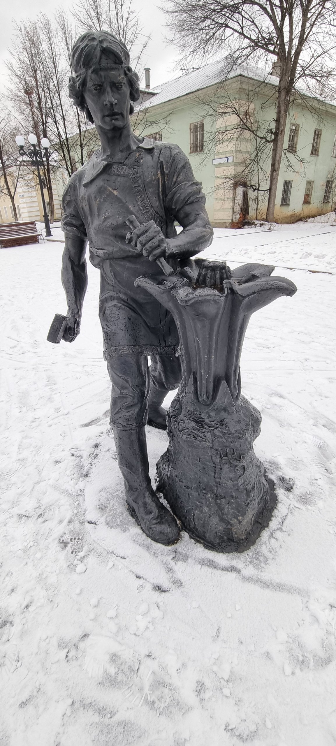 Скульптура Данилы-мастера, г. Полевской 