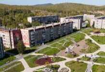 Маршрут в мобильном приложении «КУДА»: «Караба́ш: больше, чем просто промышленный город» Аллея ветеранов и «Лента времени» в Карабаше. Фото: «Карабашмедь»