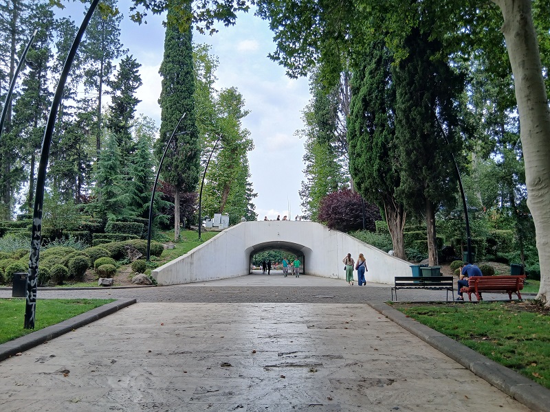 Блошиный рынок на Сухом мосту