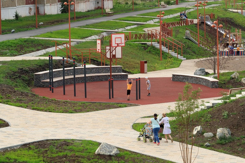 Аллея ветеранов и «Лента времени» в Карабаше. Фото: РМК