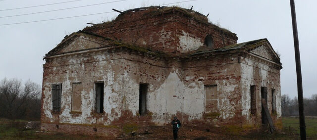 Руины храма в деревне Жилинке