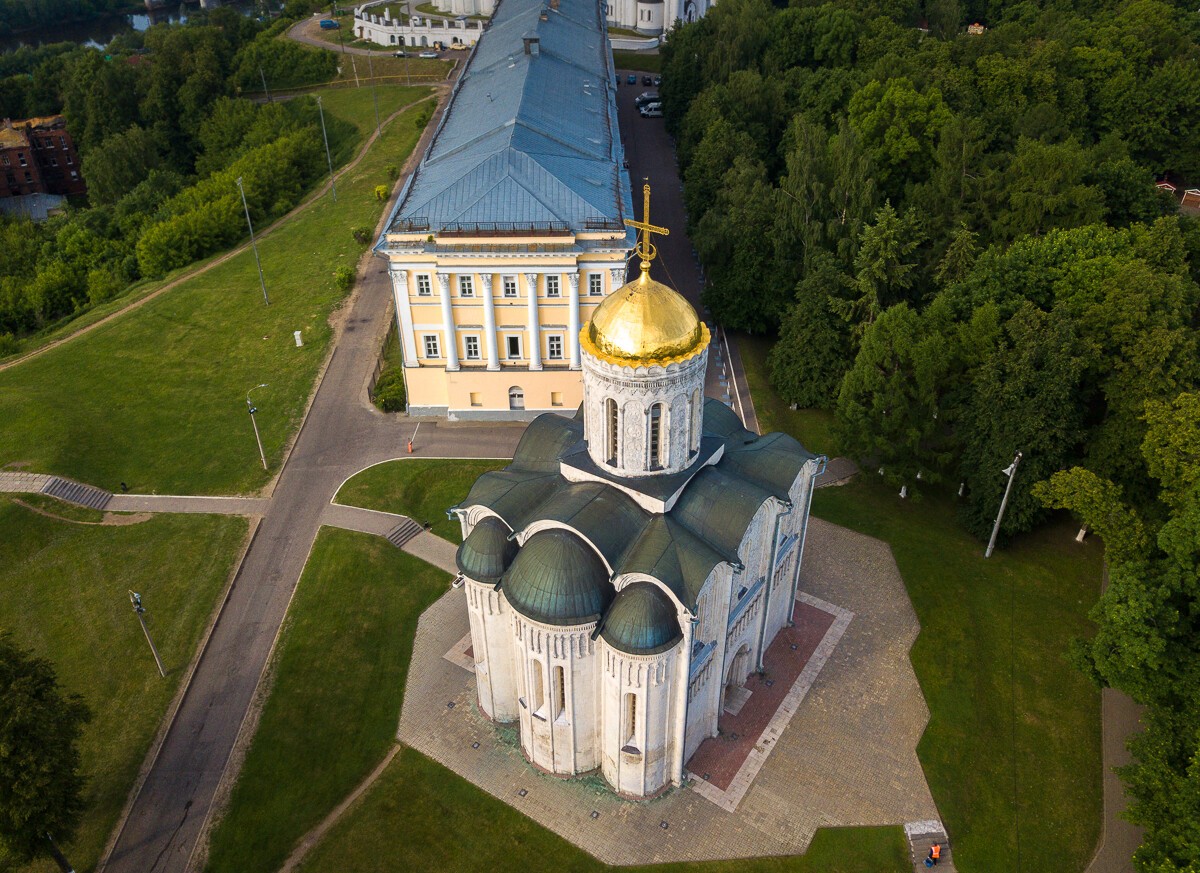 Дмитриевский собор во Владимире, вид сверху