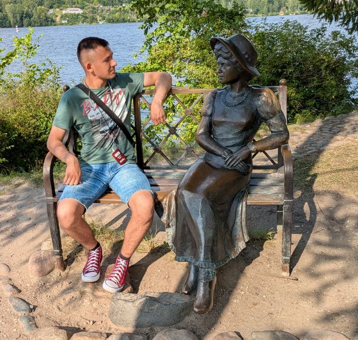 Скульптура «Дачница»