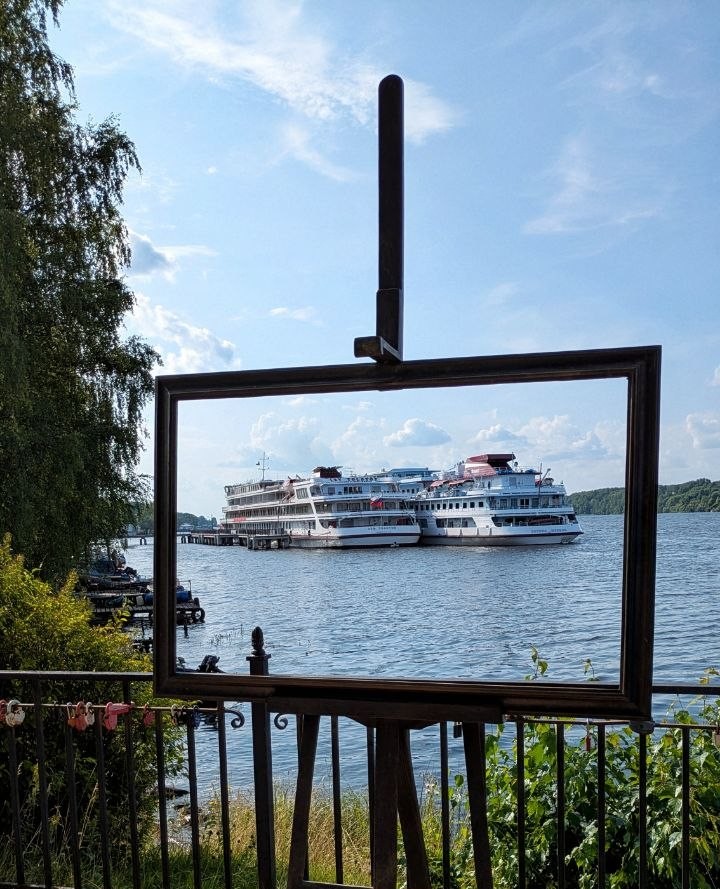 Скульптура «Дачница»