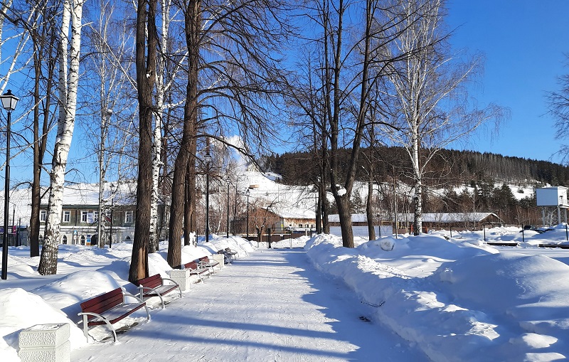 В парке поселка Черноисточинск. 2024 г.
