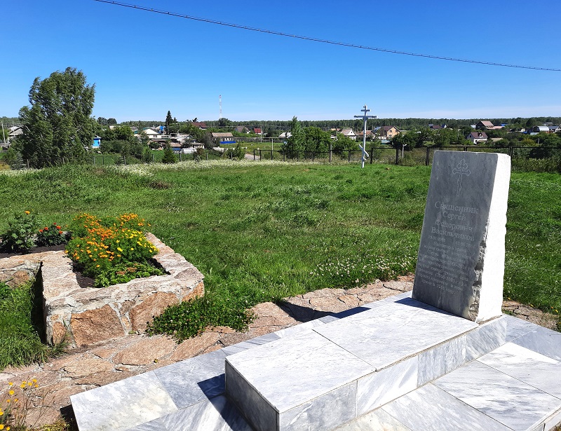 Вид от Троицкого храма на село