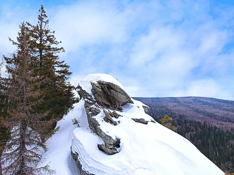 Достопримечательности Свердловской области - смотрон в районе горы Шунут и Старик-камень