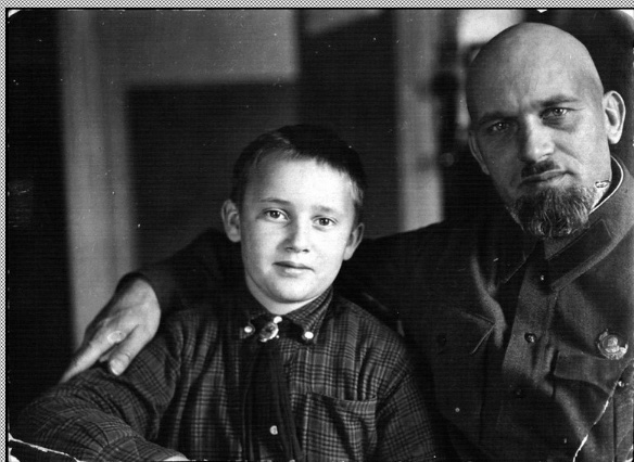 Э.П. Берзин с сыном