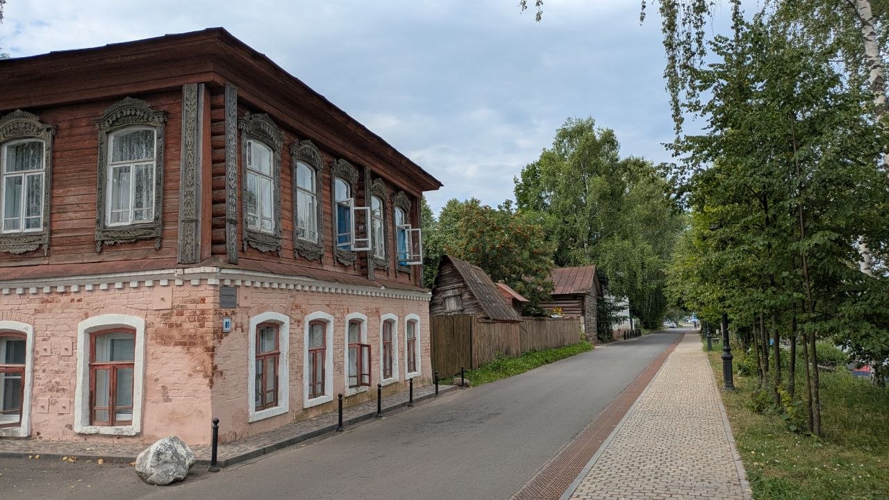 Набережная с купеческими домами