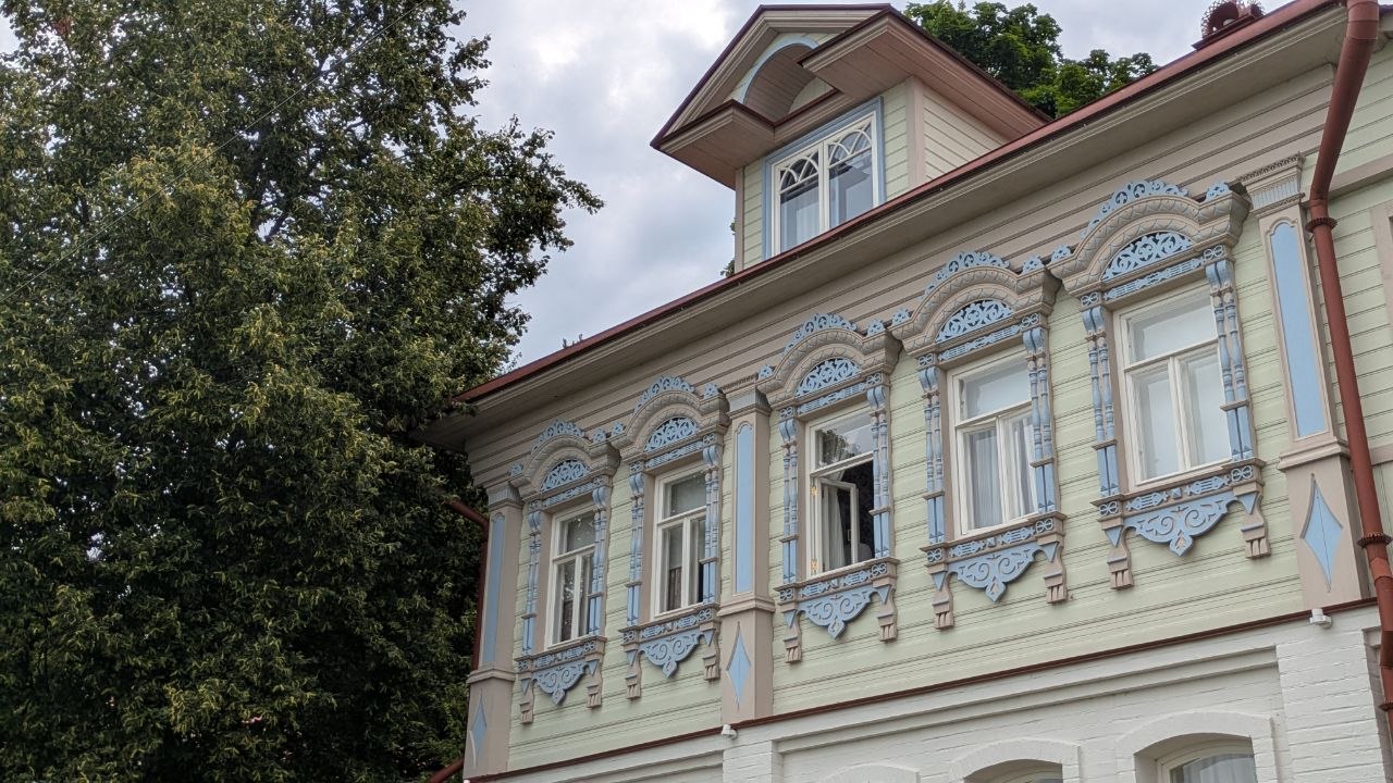 Набережная с купеческими домами