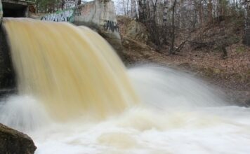 Водопад на реке Руш — достопримечательность Нижнего Тагила Водопад на реке Руш. Фото: Александер Гущин / ВКонтакте