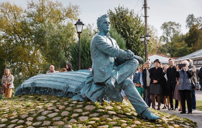 Памятник Шаляпину