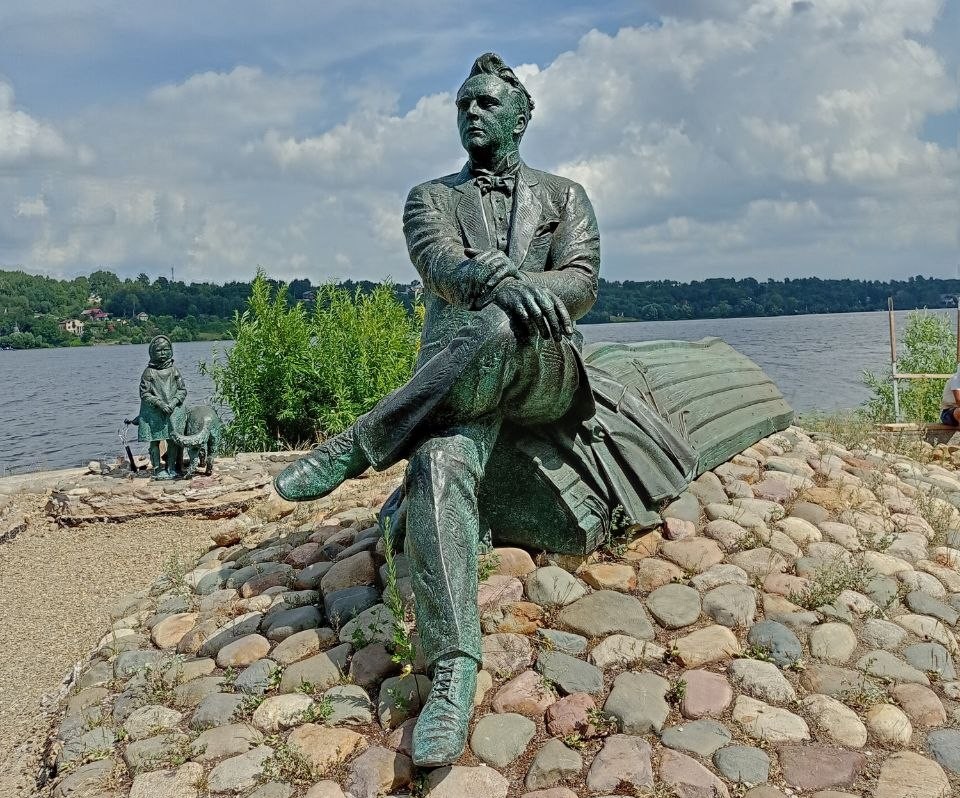 Памятник Шаляпину