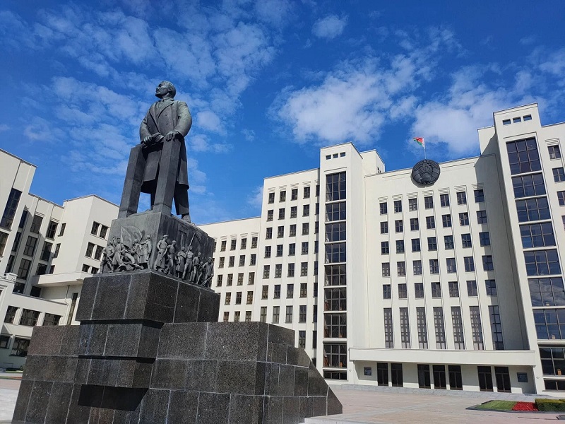 Площадь Независимости и Дом правительства
