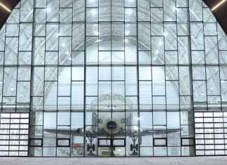 Музейный комплекс гражданской и военной техники в Верхней Пышме. Выставочный центр «Буран»