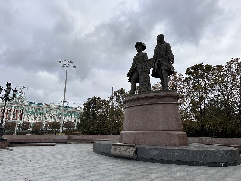 Памятник основателям города - Василию Татищеву и Вильгельму де Геннину, Мария Базунова