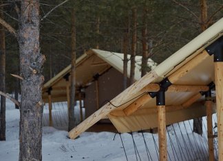 Сафари-тенты на территории глэмпинга «Дивий Камень».