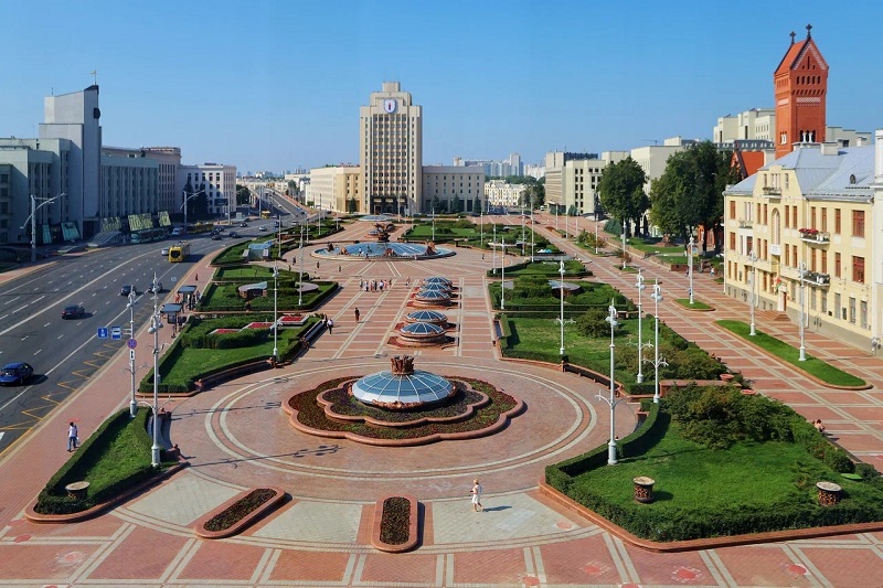 Площадь Независимости и Дом правительства