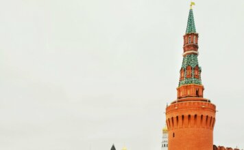 Красная площадь, Центр Москвы, Москва-Сити, или куда сходить в Москве за 6 часов!