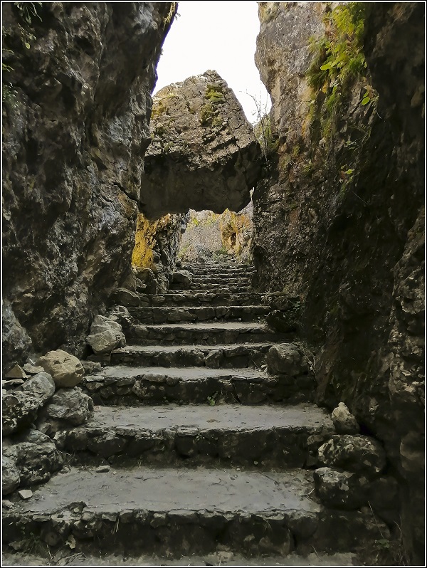 Ханский водопад и каменная тропа. Фото: Николай Лебедев / https://lebedev.world/
