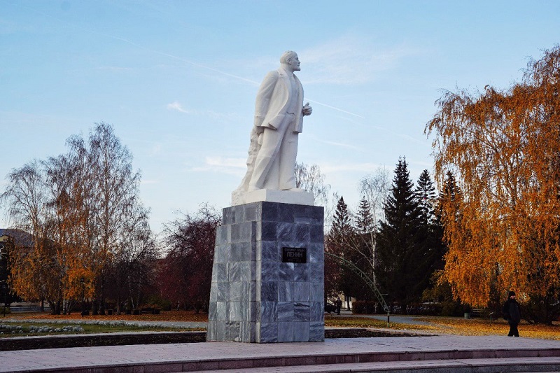 Памятник Ленину, Сухой Лог, Центральная площадь