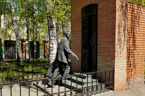 Памятник Мейерхольду в городе Пенза, интересная достопримечательность
